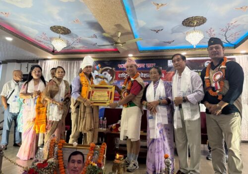 वरिष्ठ गायक–संगीतकार धनबहादुर गुरुङलाई ‘लोक बहादुर गुरुङ स्मृति सम्मान’