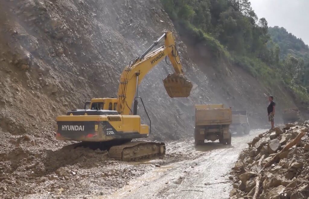 कान्ति राजमार्गको पहिरो पन्छाउने कार्य अन्तिम चरणमाः केही समयमै यातायात सुचारु हुने