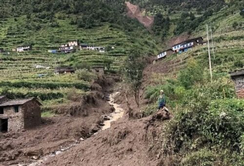 बागलुङमा पहिरोले घर पुरिँदा १० जनाको मृत्यु, एक जना बेपत्ता
