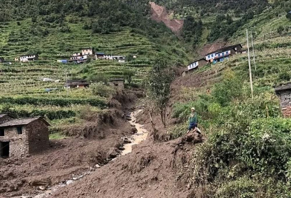 बागलुङमा पहिरोले घर पुरिँदा १० जनाको मृत्यु, एक जना बेपत्ता
