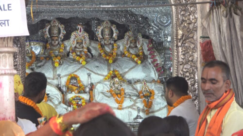 मिथिलामा कोजाग्रत पूर्णिमाको उल्लासः जानकी मन्दिरमा महोत्तरीको रतौलीबाट भित्र्याइयो १०८ भार पाहुर