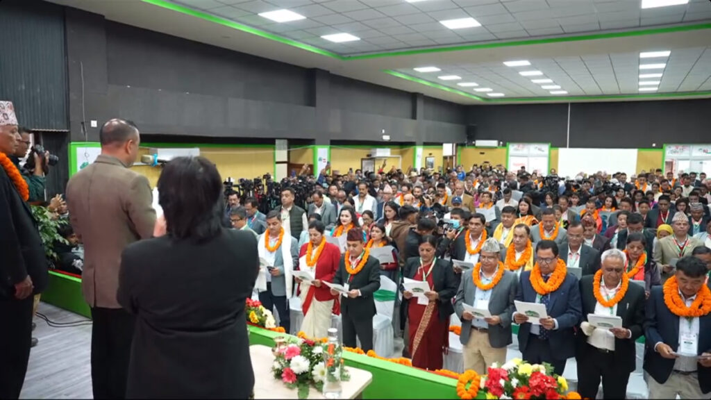 काँग्रेसको १५ औं महाधिवेशनबाट निर्वाचित पदाधिकारी तथा केन्द्रिय सदस्यले लिए शपथ