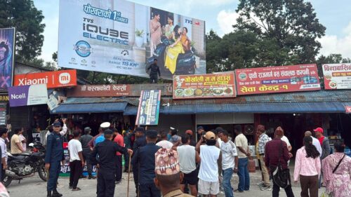 पृथ्वीचोकमा राखिएका अनधिकृत टिकट काउन्टर हटाइए
