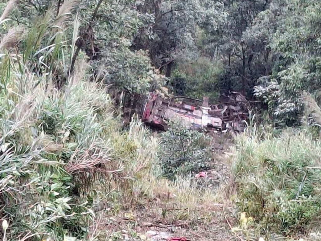 पोखरामा स्कुल बस दुर्घटनामा मृत्यु भएका ५ मध्ये ४ जनाको सनाखत